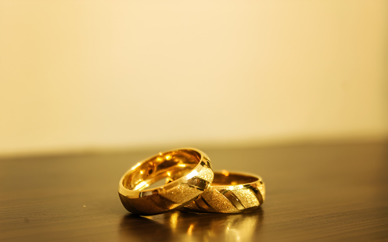 Vàng 24K có tính chất mềm dẻo nên dễ bị ảnh hưởng bởi tác động vật lý