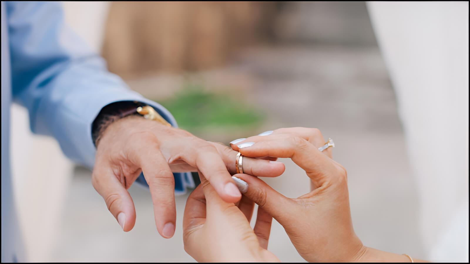 Nhiều cô gái vẫn còn e ngại liệu việc chủ động tặng nhẫn có phù hợp với văn hóa?