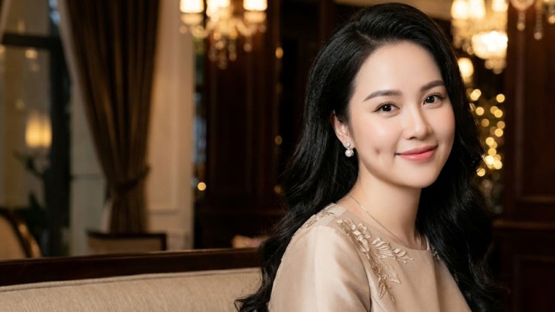 Gương mặt hài hòa cùng nụ cười tươi tắn giúp tạo ấn tượng và sự gần gũi