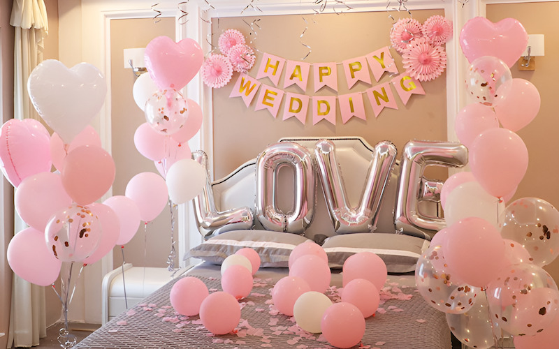 Theo quan niệm, nên tránh những người không hợp tuổi với cô dâu hoặc chú rể, người có 