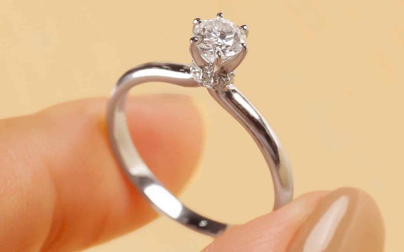 Vỏ nhẫn là phần khung nâng đỡ, bảo vệ viên kim cương