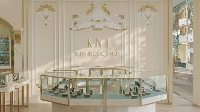 Kim Ngọc Thuỷ đồng hành cùng cặp đôi trong hành trình chọn nhẫn cưới