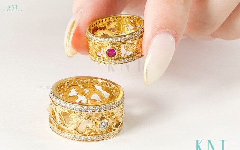 Nhẫn cưới Rồng Phụng Q7 vàng đính đá sang trọng
