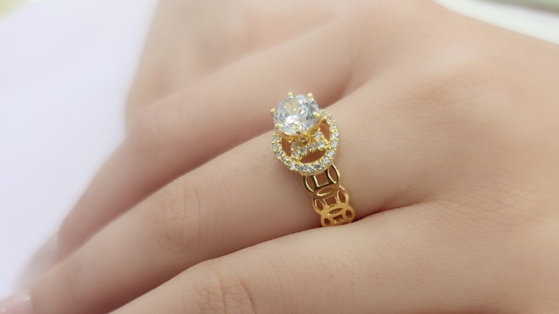 Vàng 610 có màu vàng sáng, chống trầy xước tốt