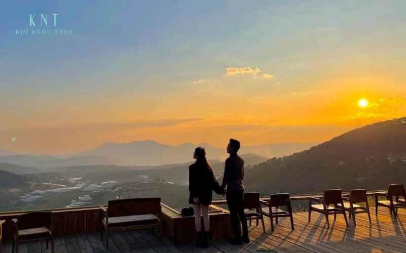 Khoảnh khắc hoàng hôn lãng mạn là thời điểm hoàn hảo để trao nhẫn và nói lời cầu hôn.