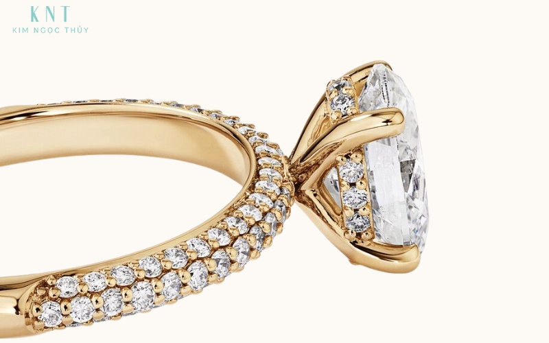 Pave là kỹ thuật đính kim cương tấm 1 ly sát nhau