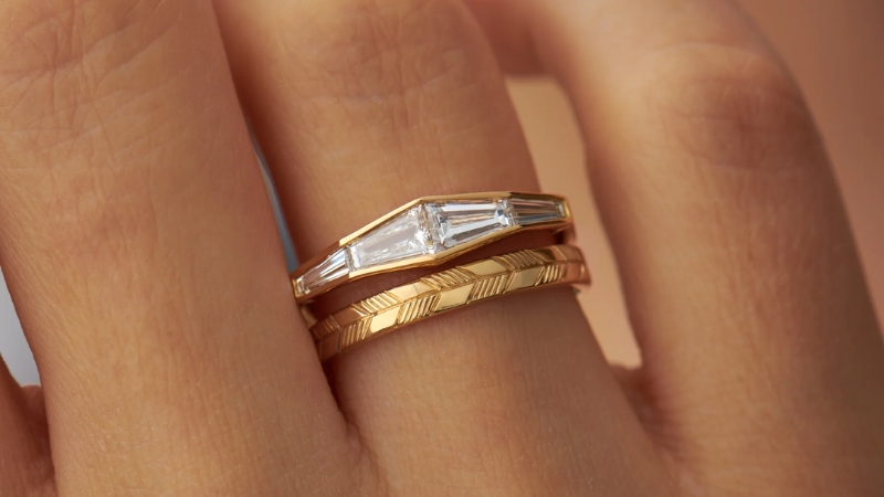 Nhẫn baguette thuôn sẽ có hình thang cân