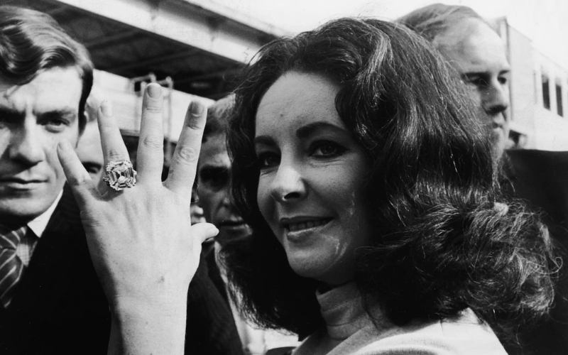 Chiếc nhẫn với viên kim cương The Krupp Diamond của Elizabeth Taylor