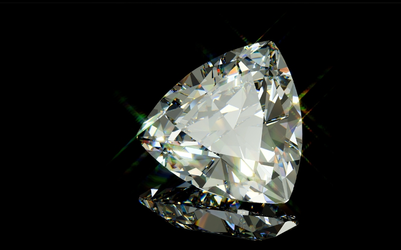 Kim cương Trilliant có độ lấp lánh và độ tán sắc ấn tượng