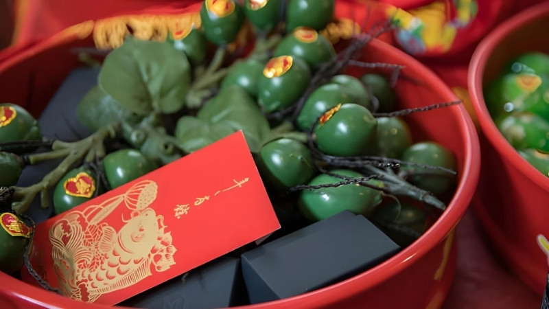 Lễ đen thường được đặt chung cùng tráp trầu cau