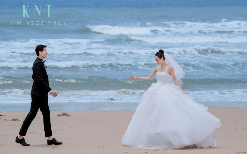 Miền Trung sở hữu cảnh quan biển trời hùng vĩ rất phù hợp để các cặp đôi tổ chức đám cưới 