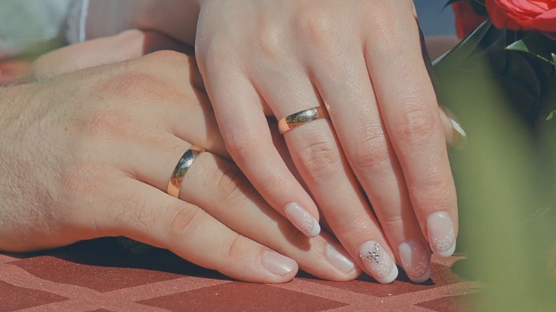 Nhẫn cưới trơn có vẻ đẹp vượt qua mọi xu hướng