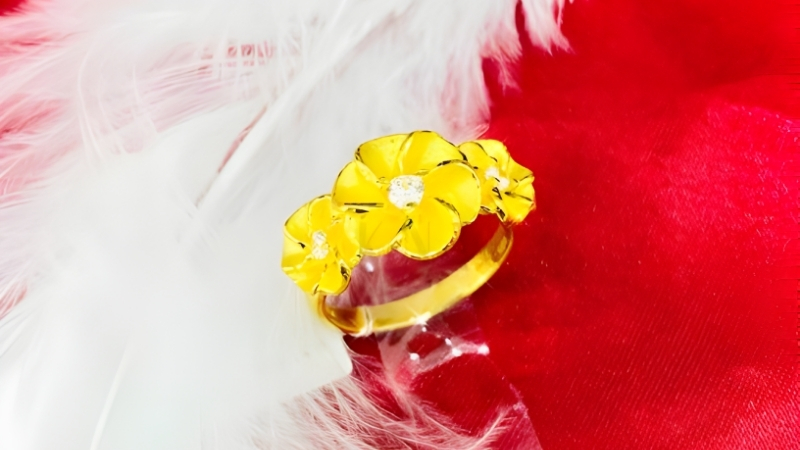 Việc lựa chọn loại vàng và kiểu dáng phù hợp phụ thuộc rất nhiều vào đối tượng người tặng, ngân sách