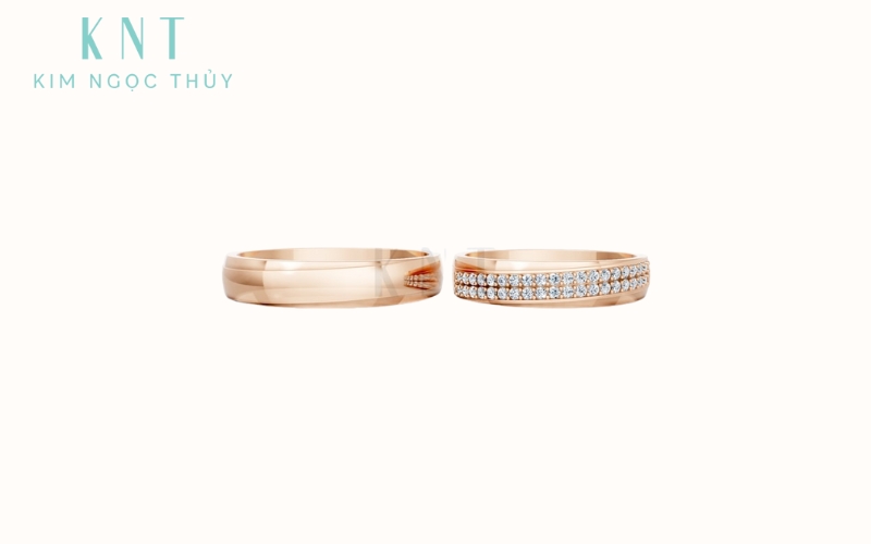 Mẫu nhẫn cưới đính dải đá tấm tinh xảo được làm từ vàng 18K