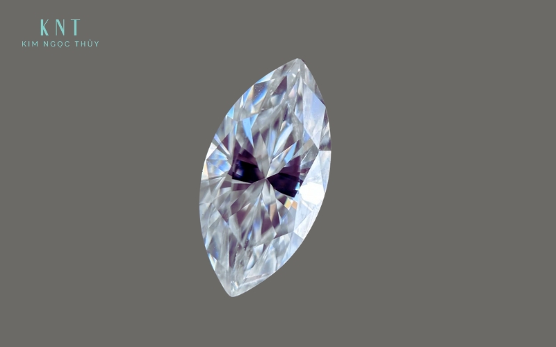 Hiệu ứng nơ trên viên kim cương Marquise
