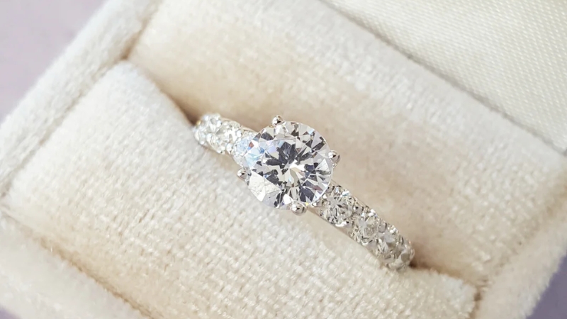 Nước màu của viên kim cương là một yếu tố quan trọng khi chọn