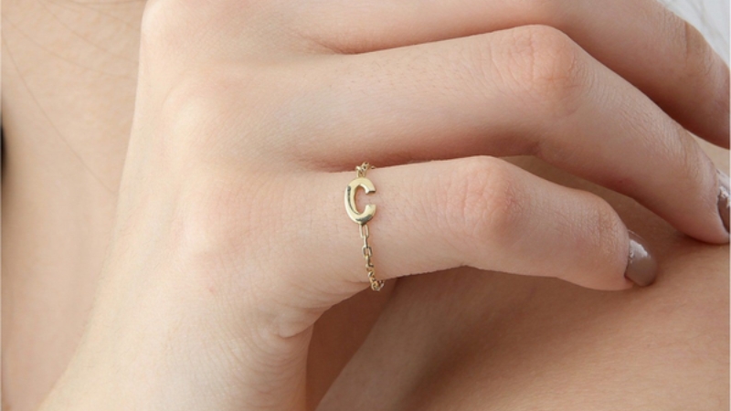 Ngón út thường gắn với sự thông minh, khả năng giao tiếp