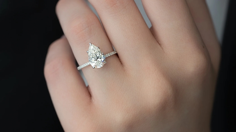 Pear là sự kết hợp hài hòa giữa dáng tròn mềm mại và dáng Marquise đầu nhọn