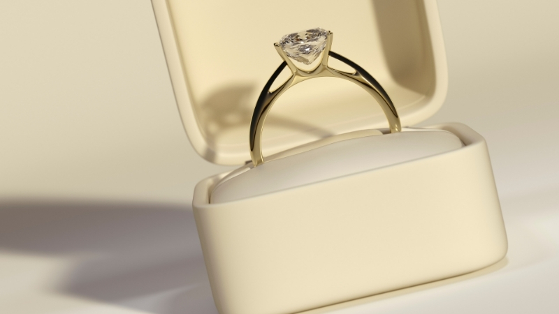 Kim cương còn là biểu tượng hoàn hảo cho nhẫn cầu hôn và nhẫn cưới