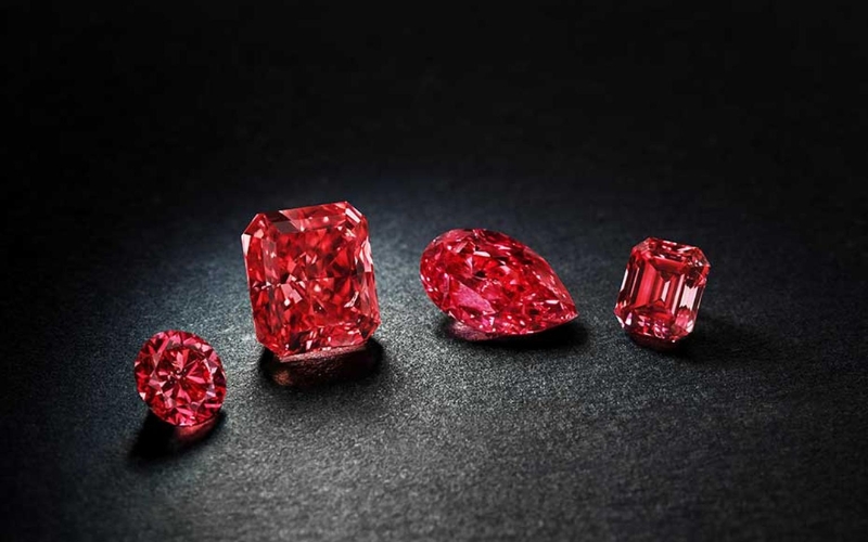 Kim cương đỏ là loại kim cương tự nhiên với màu đỏ thuần khiết