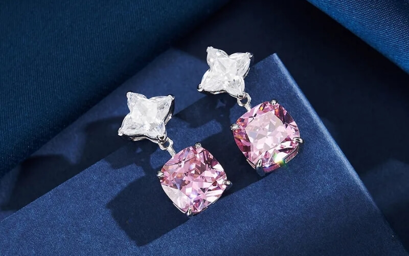 Trang sức kim cương hồng thu hút, ngọt ngào