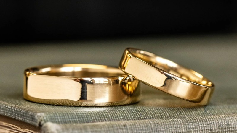 Vàng vàng vô cùng thích hợp cho những ai yêu thích sự cổ điển