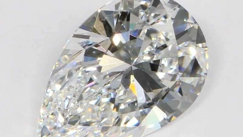 Hiệu ứng nơ là vùng tối hình chiếc nơ xuất hiện ngang tâm một số viên kim cương dáng thon dài