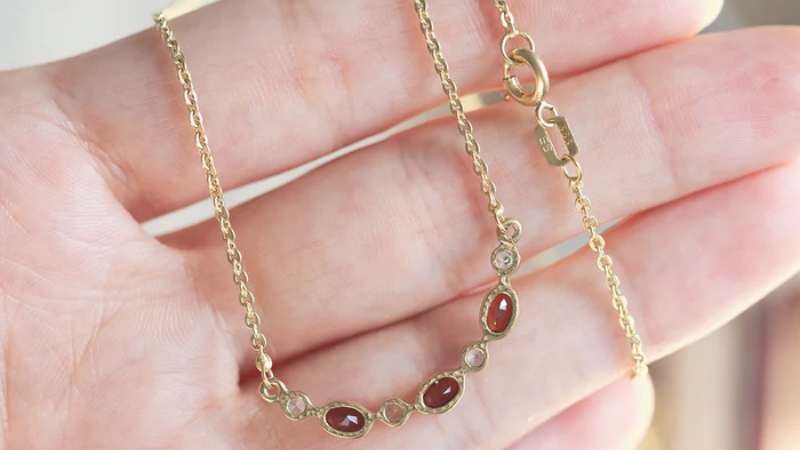 Vàng 8K (còn gọi là vàng 333) là một loại hợp kim trong đó chỉ có khoảng 33,3% là vàng nguyên chất