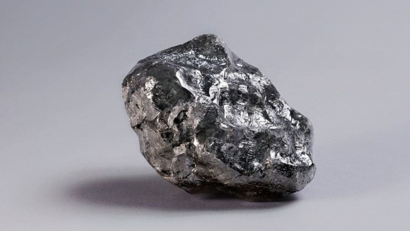 Nguồn gốc của kim cương đen tự nhiên đến nay vẫn chưa có câu trả lời chính xác