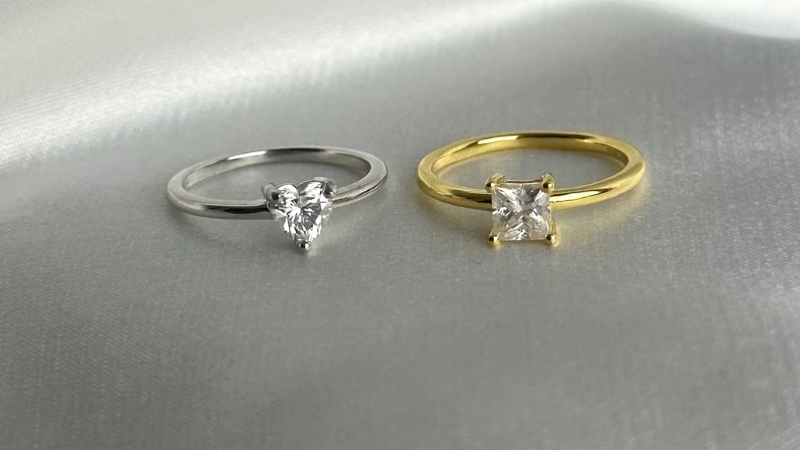 Nhẫn hẹn ước có thiết kế đơn giản