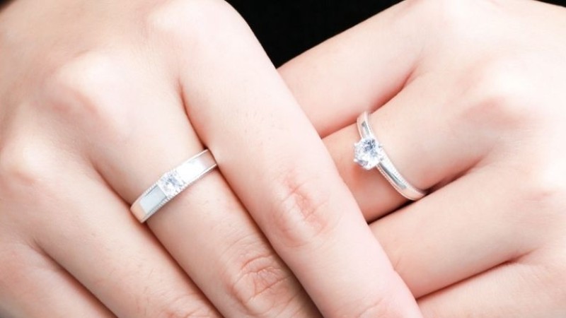 Nhẫn đôi là biểu tượng cho tình yêu, sự gắn kết và cam kết lâu dài