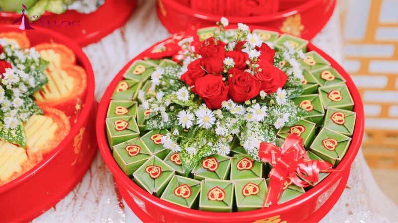 Tráp bánh phu thê biểu trưng cho sự hài hòa, sung túc trong đời sống gia đình