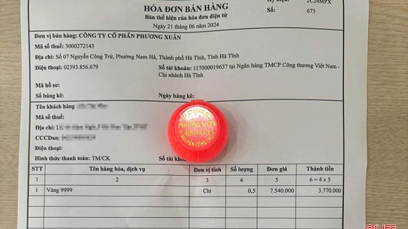 Kiểm tra hoá đơn để xác nhận tuổi vàng và trọng lượng vàng