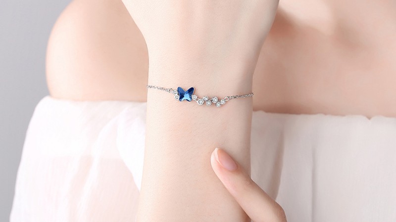 Đá Swarovski phù hợp với trang sức đeo thường xuyên như vòng tay