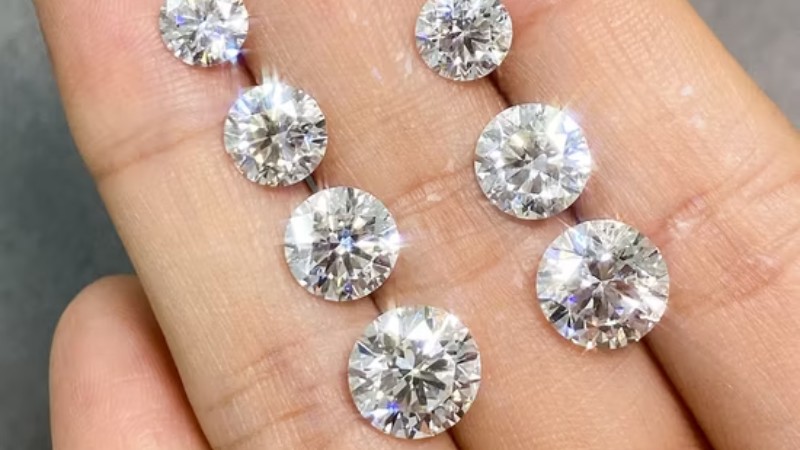 Diamond girdle là dải mỏng bao quanh phần rộng nhất của viên kim cương
