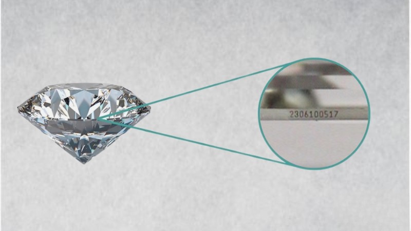 Kiểm tra mã khắc laser trên cạnh kim cương