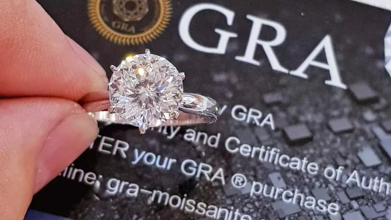 Giấy chứng nhận GRA giúp xác thực chính xác chất lượng của viên đá