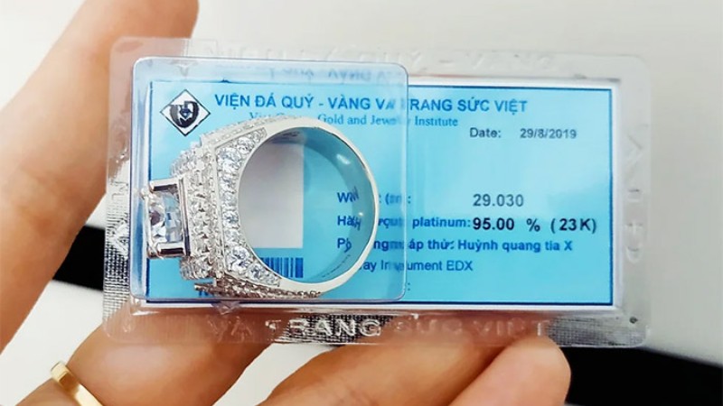 Vỉ ép nhẫn kim cương sau khi kiểm định GIV