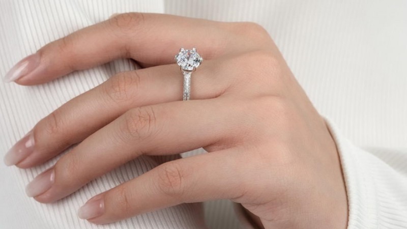 Nhẫn cầu hôn đính kim cương giác cắt Very Good tinh tế