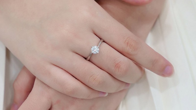 Kim cương IF có độ rực rỡ cao, phù hợp làm nhẫn cầu hôn