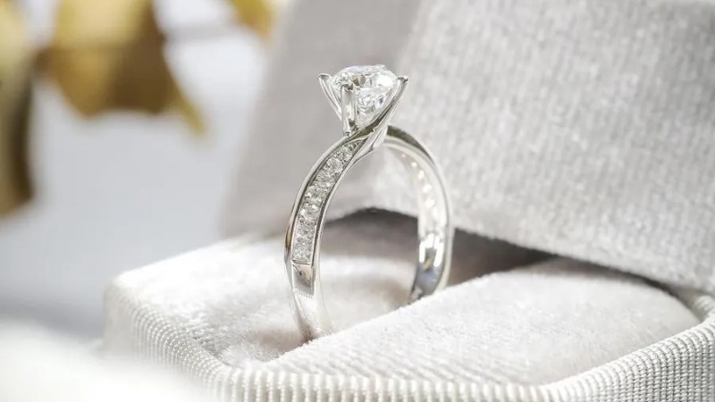 Kim cương nước G là lựa chọn phù hợp nhẫn cầu hôn tinh tế