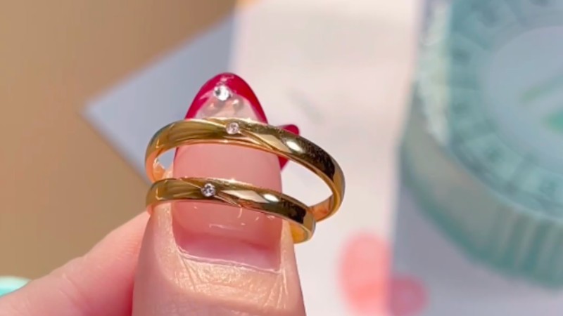 Nhẫn cưới H19 đính một viên đá tinh tế và tối giản