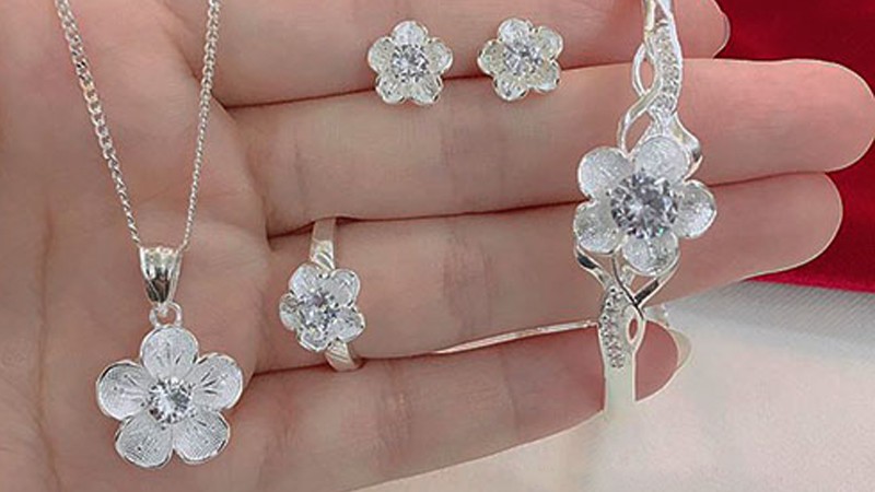 Bạc là kim loại quý được sử dụng rộng rãi trong trang sức