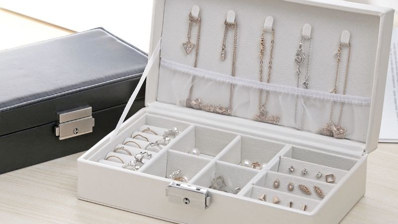 Bảo quản trang sức vàng 12K trong hộp khi không sử dụng