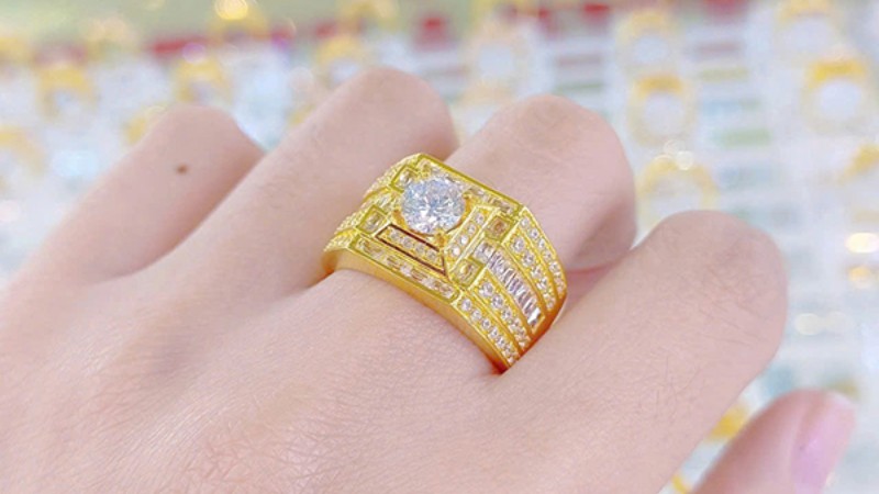 Vàng 17K nổi bật với độ bền cao và màu sắc hiện đại