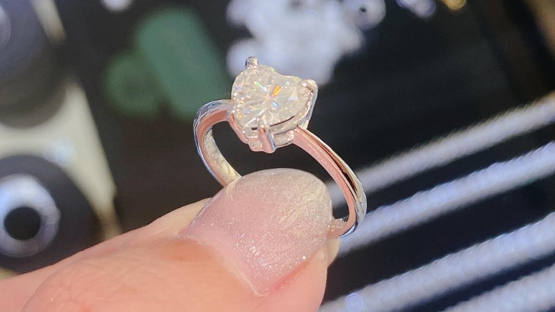 Vàng 17K phù hợp với các mẫu trang sức đính đá