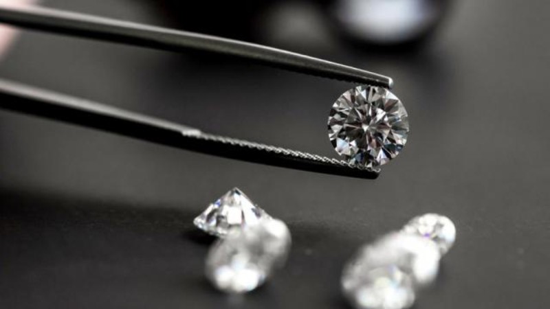 Trong ngành kim hoàn, trọng lượng kim cương thường được tính bằng Carat
