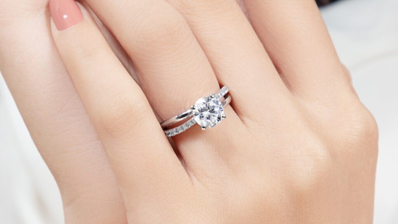 Giá trị vỏ nhẫn bạch kim thường chiếm khoảng 20-30% giá trị chiếc nhẫn bạch kim đính kim cương