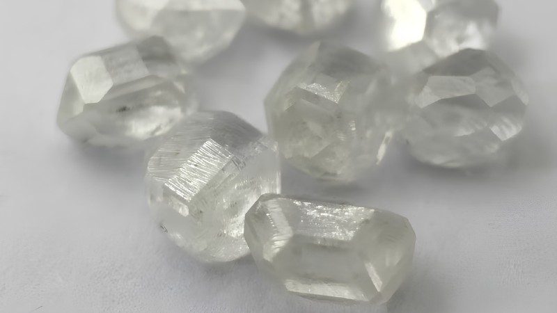Kim cương CVD thô thường ở dạng lớp phẳng và mỏng