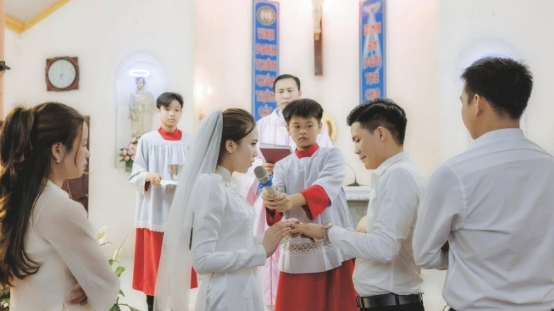 Nghi thức trao lễ cưới tại nhà thờ